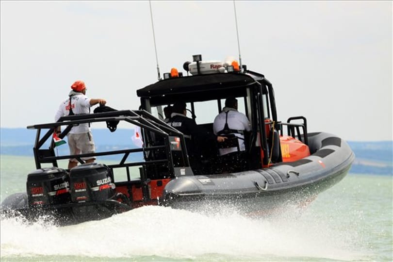 Sürgősségi mentőhajó a Balatonon - fotó