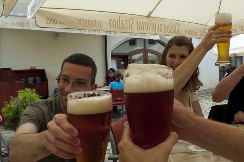 Bebizonyították, hogy senkit nem látunk szebbnek attól, hogy alkoholt iszunk – van viszont egy fontos hatása
