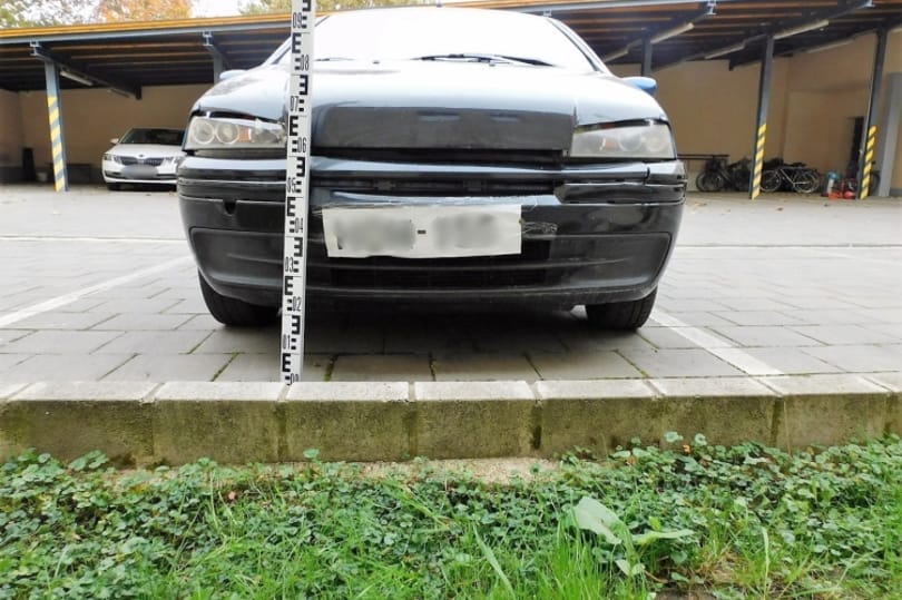 Filctollal írt papírrendszám miatt kapcsoltak le két férfit a rendőrök