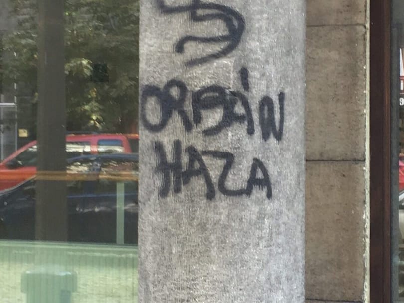 Náci falfirkákat fújtak az ELTE jogi karának egyik épületére