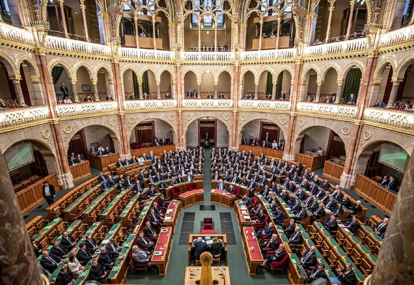 Orbán olyan kérdést kapott a parlamentben, amire így fakadt ki: 