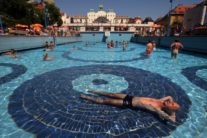 Strandinfláció: több mint 70 ezer forintba kerül, ha egy család 5-6 napot fürdőzne a nyaraláson
