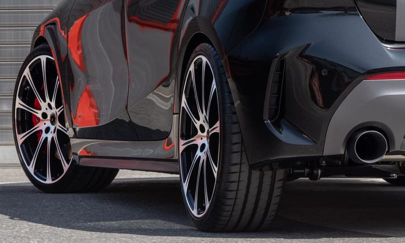 Itt a BMW 128tii, a maga nem szerény 313 lóerejével