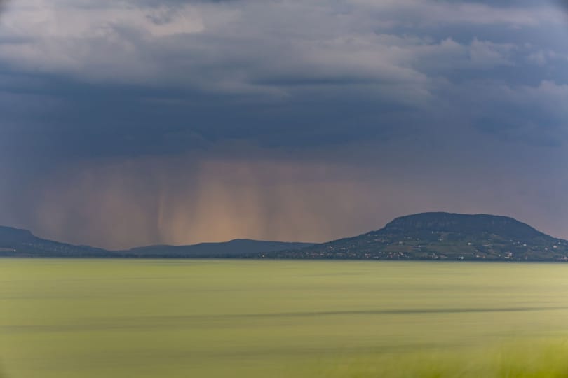 Másodfokú riasztásokat adtak ki felhőszakadás miatt