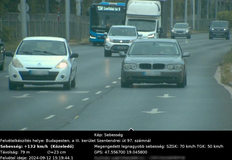 Több mint 400 ezer autót mértek be az új óbudai traffiboxok, sorjáznak a gyorshajtási bírságok