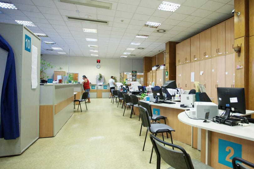 Elvesznek a köztisztviselőktől, de a miniszterbérek nőttek, és sportra is jut még 12 milliárd
