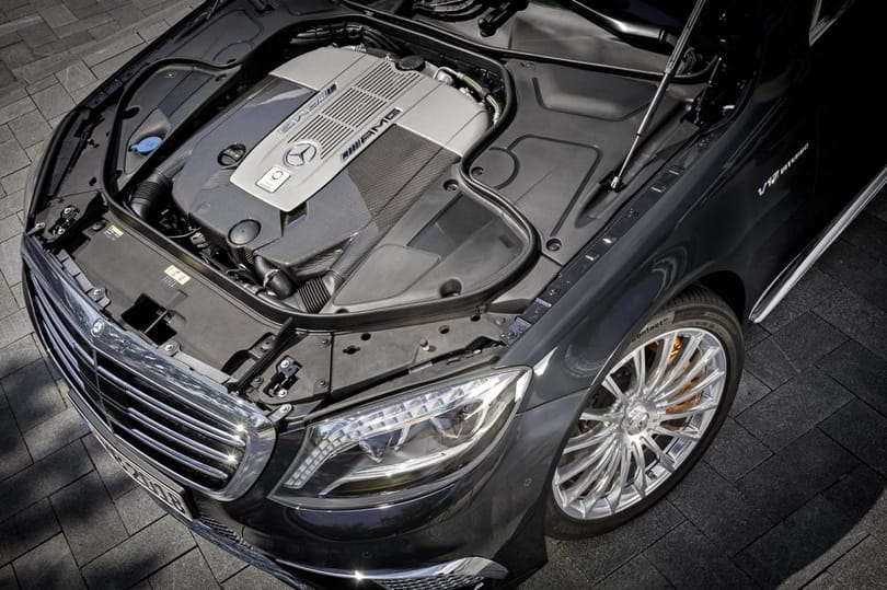 Ilyen könnyedén futja a 0-250 km/h-t az új S65 AMG