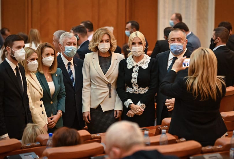 Beáldozható kormányfővel vitetnék el a balhét a járvány sújtotta Romániában