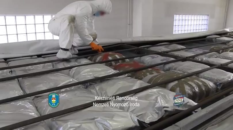Rekord drogfogás: marihuánával megpakolt teherautót kapcsoltak le Röszkénél – videó
