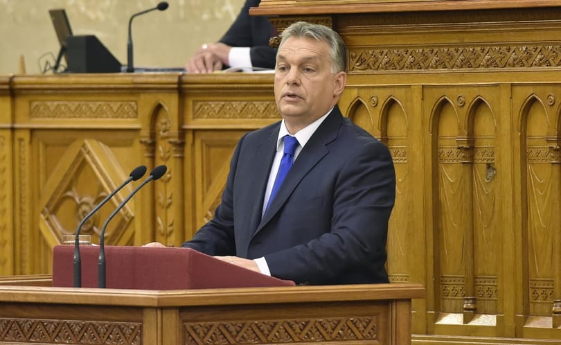 Elcsíptük Orbán Viktort: 3,3 millió? Az nagy izom!