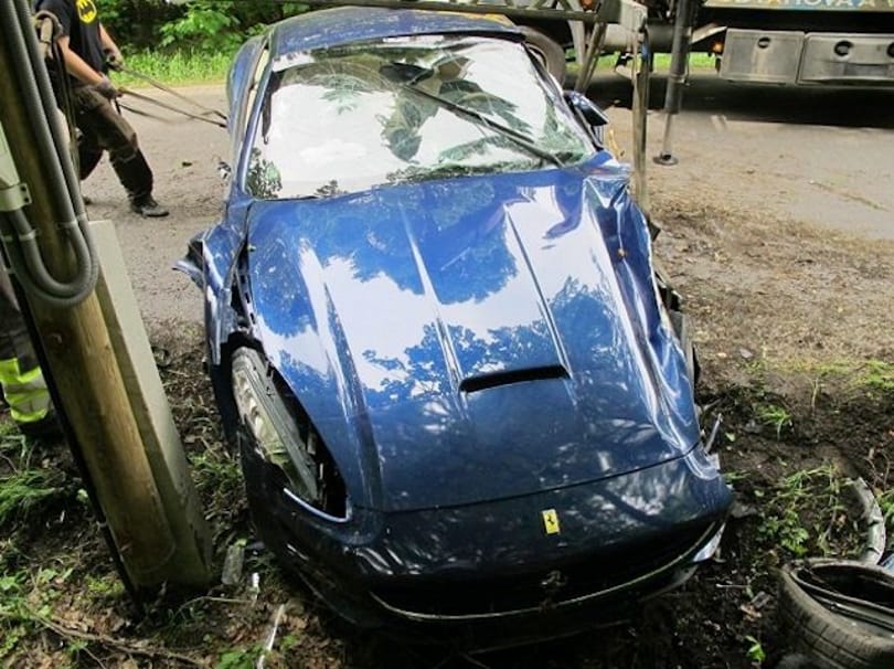 Ferrarival ütközött teherautónak egy cseh jéghokis