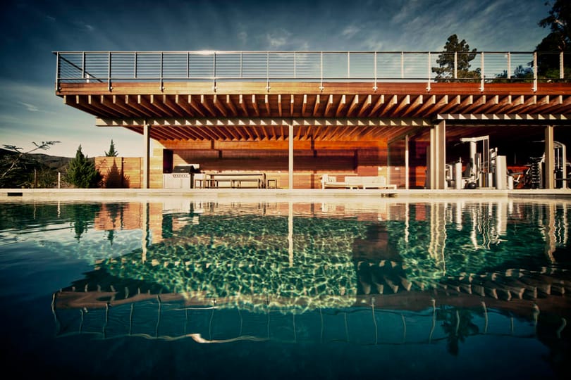 Mediterrán luxusvilla a fák között