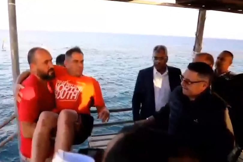 Öt túlélőt találtak a Vörös-tengerben egy nappal azután, hogy elsüllyedt a hajójuk