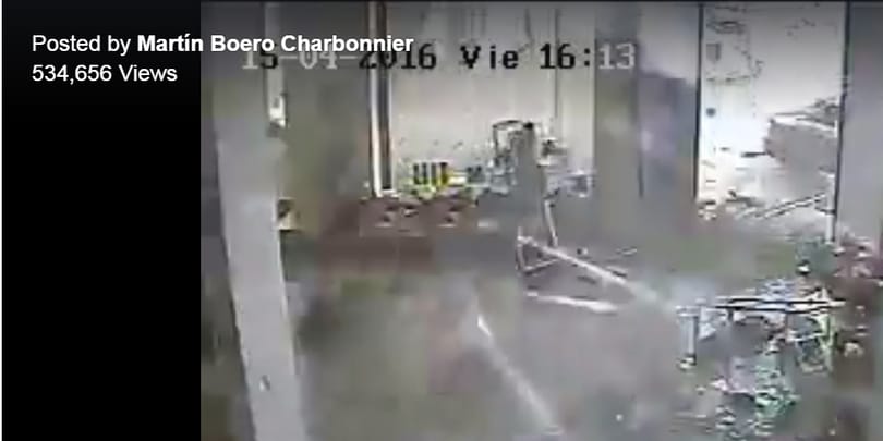 Ne álljon üvegajtó mögé, ha jön a tornádó – videó