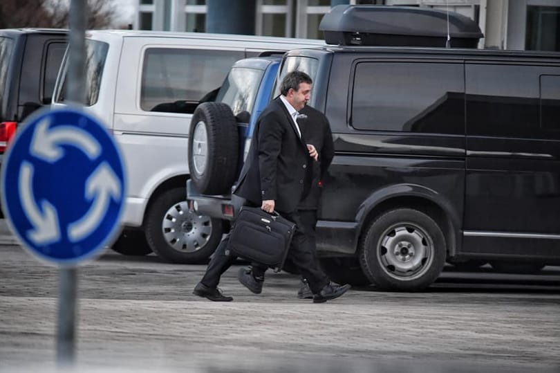 Miniszterei után Orbán Viktor is megérkezett a Fidesz frakcióülésére