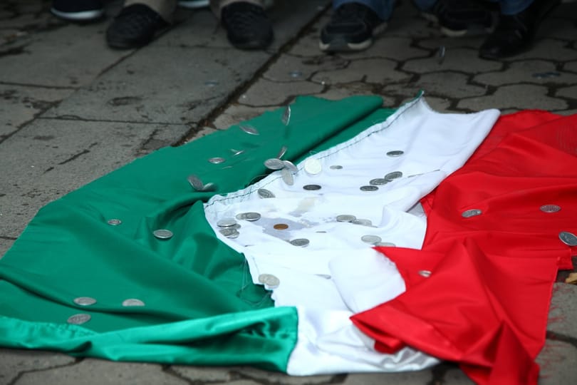A Fidesz az azeri és az örmény tűzben is tartott egy-egy vasat