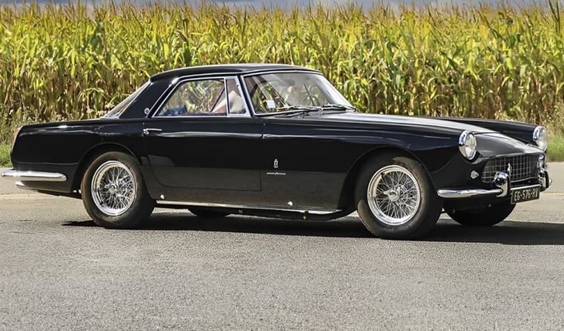 Csodás oldtimer Ferrarit használ Angelina Jolie, de most eladná