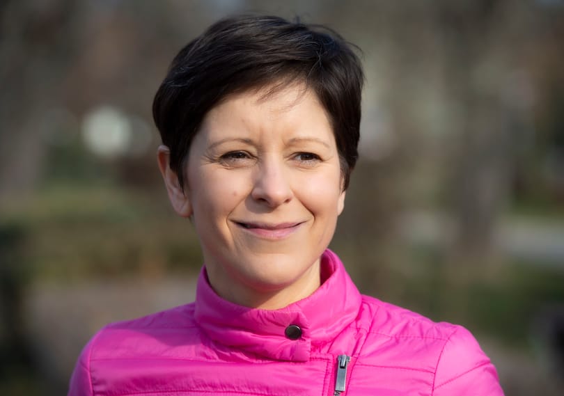 Szél Bernadett feljelenti a kormányt az „előre megy, nem hátra” plakátok miatt