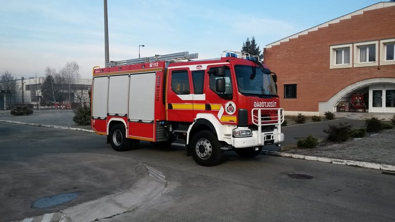 Kigyulladt egy busz a Gazdagréti téren