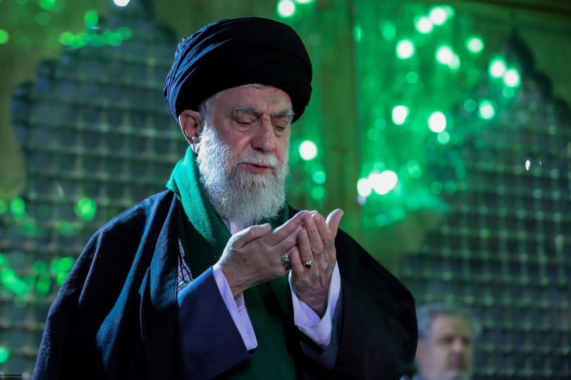 Kikezdték a tekintélyét, de Irán vezetője bízhat politikai rutinjában