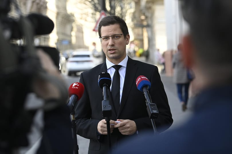 Gulyás Gergely Matolcsy Györgyöt károgó baloldali szakértőkkel emlegette együtt