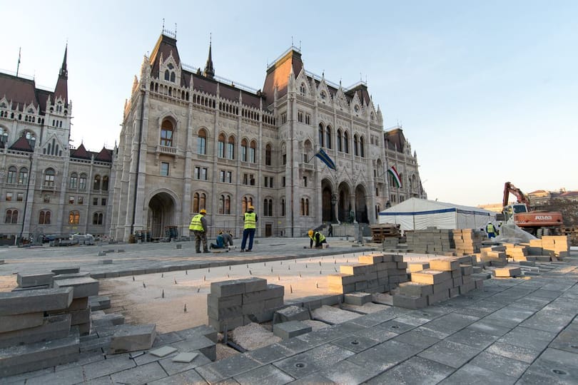 Így néz ki most a feltúrt Kossuth tér - fotók