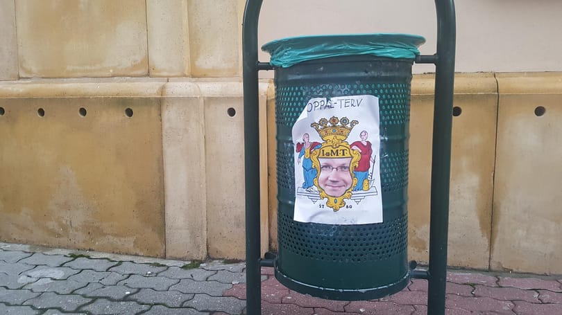 Tombol a Soros-pszichózis Pécsen