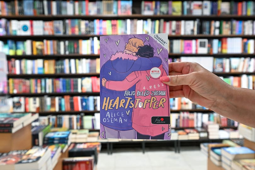 A TikTok-generáció egyik legfontosabb könyve lett az itthon céltáblára került Heartstopper