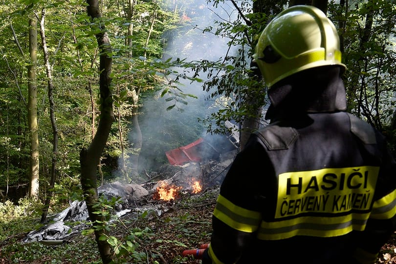Heten meghaltak, amikor két repülő összeütközött Szlovákiában