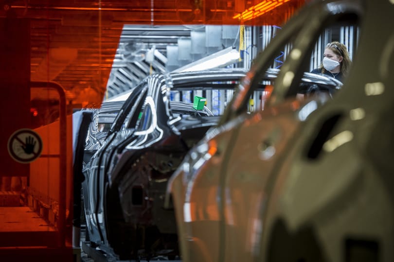 Nem épít új gyárakat elektromos autóinak a Mercedes, a régieket alakítják át