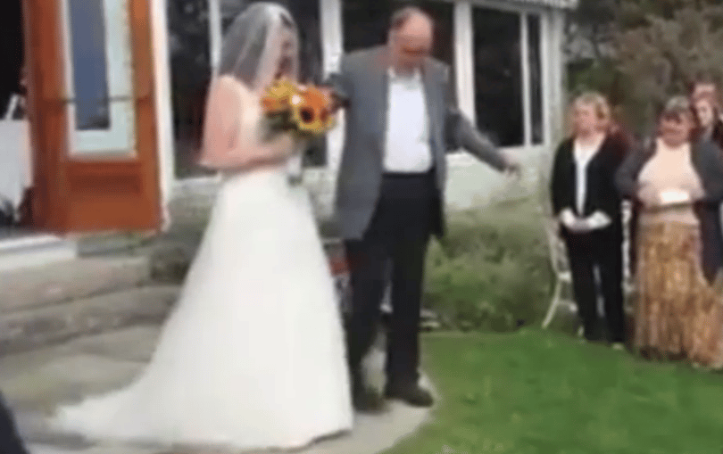 Videó: Újra megtanult járni az apa, hogy lányát oltárhoz vezethesse