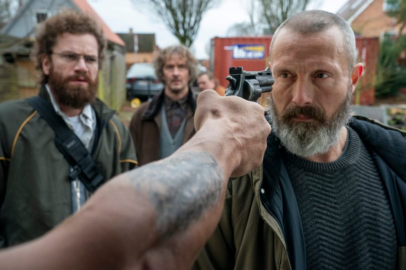 Egy kótyagos film Mads Mikkelsennel két ellopott bicikliről és a megjósolható jövőről