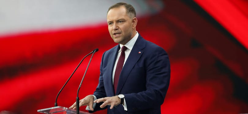 Fociultrákkal verekedett és a Tusk-kormánnyal is keményen bánna az új lengyel államfő