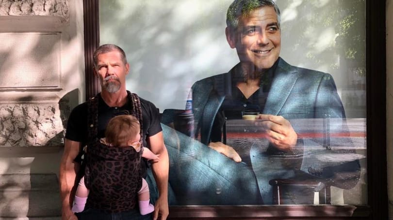 Josh Brolin az Andrássyról üzente meg, hogy George Clooney mindenhol ott van