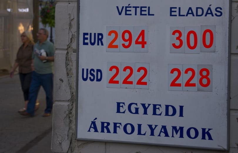 Újra 300 forint fölött járt az euró