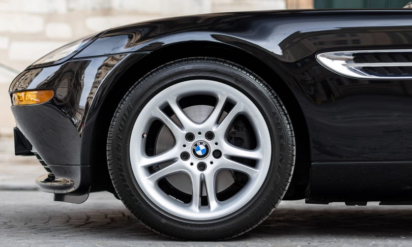 Van oka, hogy miért kérnek 120 millió forintot ezért a 16 éves BMW-ért