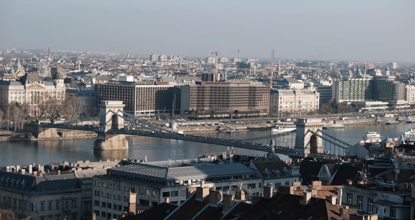 A kormány szerint rémhír, hogy pünkösdig zárva tartanak a szállodák és éttermek