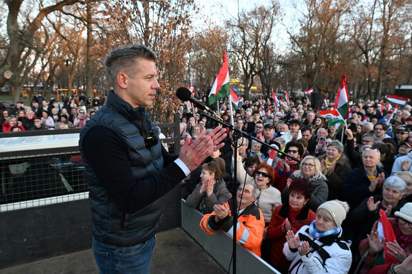 Így zaklatják Magyar Péter híveit – az ARD tudósítója országot járt a Tisza vezetőjével