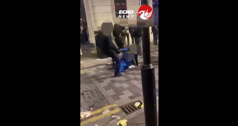 Felkavaró videó került elő arról, ahogy földre terítenek és megrugdosnak egy nőt Liverpool bulinegyedében