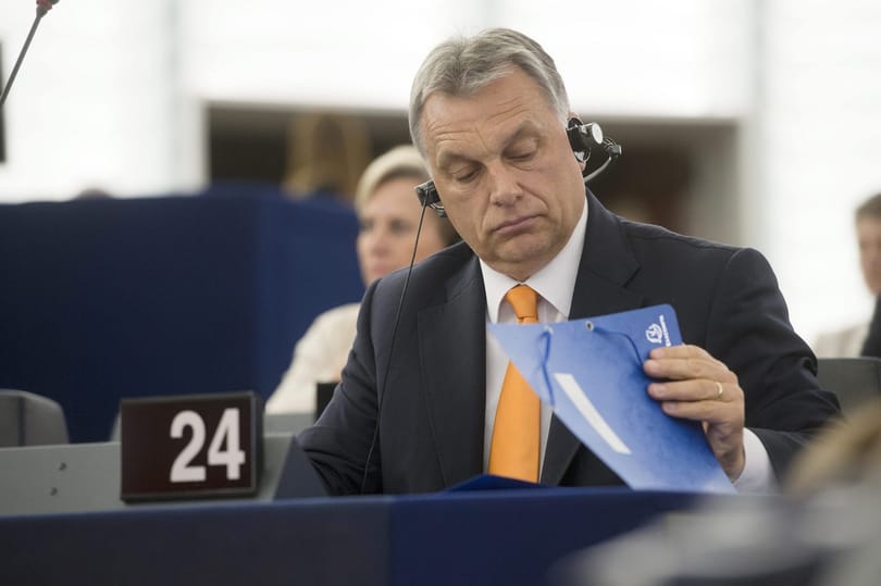 Orbán menekültügyben csúsztatott