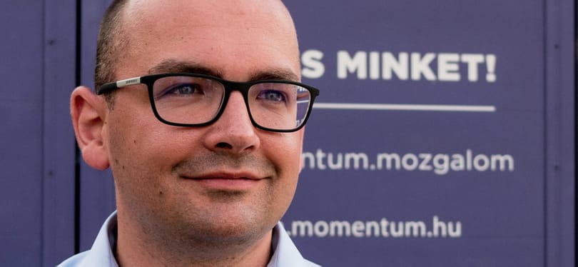 Mentővel állt be a főigazgató parkolóhelyére, biztonsági őrök hajtották el - ezt állítja a momentumos Havasi Gábor
