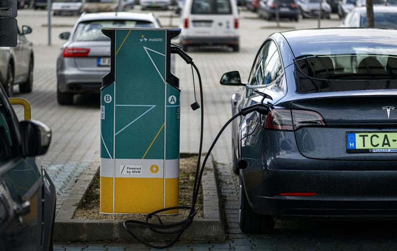 Jól megnyomta az állami támogatás az új elektromos autók számát