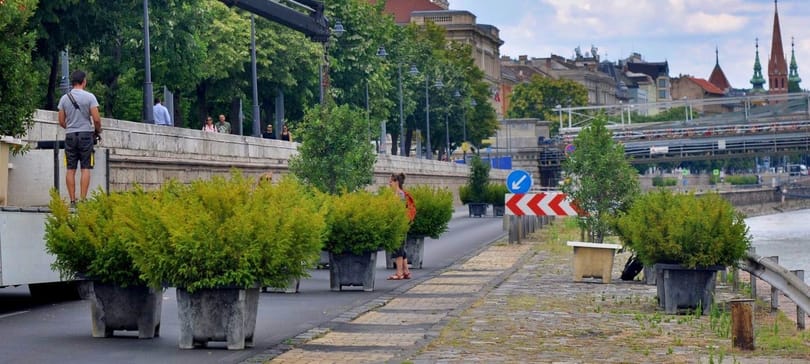 Pihenőpark lesz a budai alsó rakpart egy részéből, ha már úgyis le kellett zárni