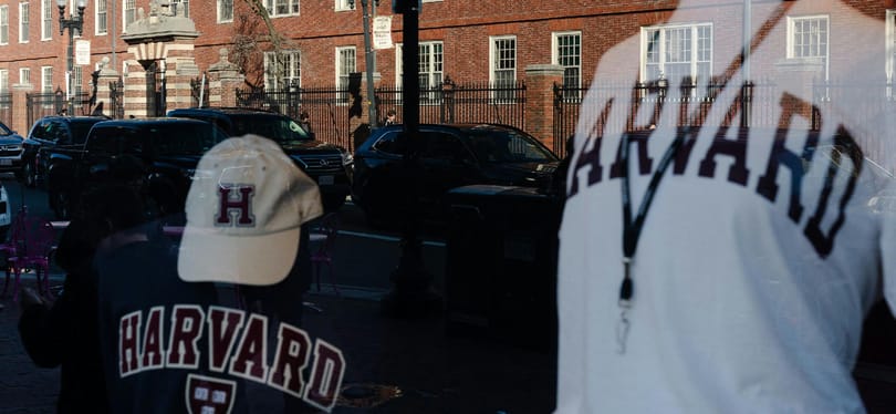 Egy szövetségi bíró blokkolta Trumpék tervét, amellyel megtiltanák a Harvardnak külföldi diákok felvételét