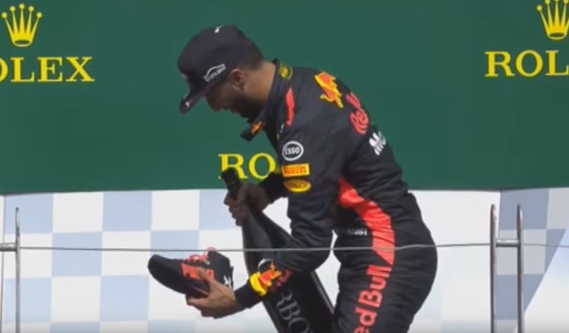 Újabb áldozata van Daniel Ricciardo bizarr szokásának – videó