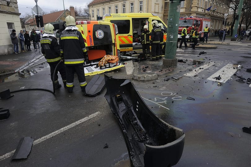 Óriási nagyot csattant két mentőautó Szegeden