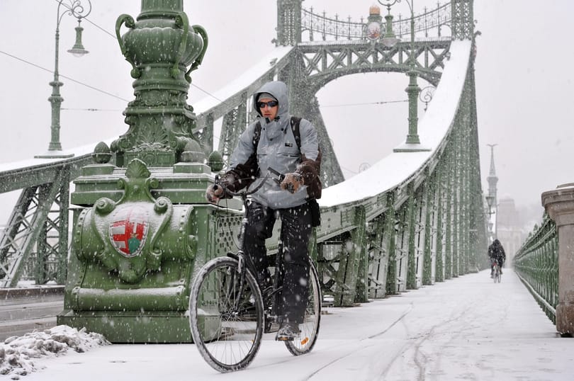 Fanatikusok a hóban: galéria a behavazott Budapestről