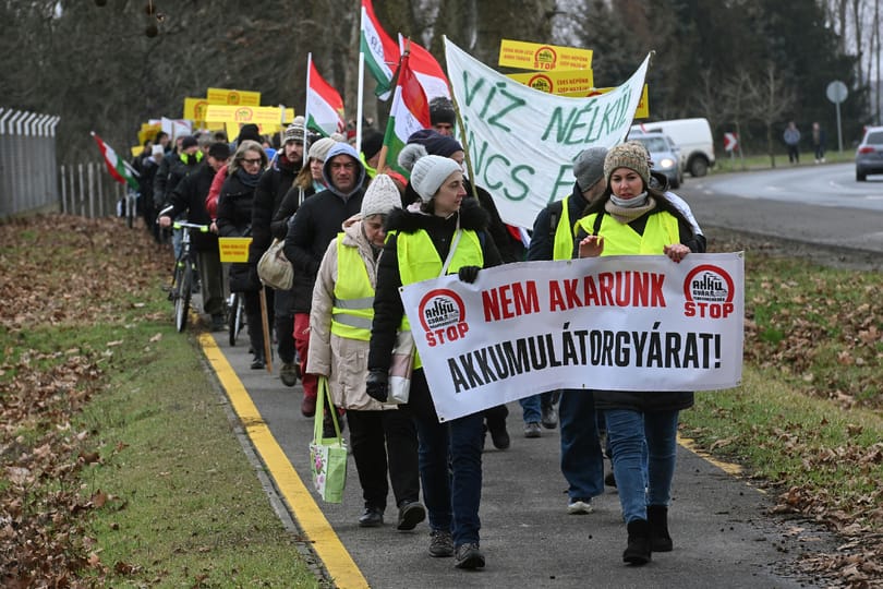 Nincs esélyük az akkugyári népszavazásoknak, amíg Orbán nem biztos abban, hogy győzne