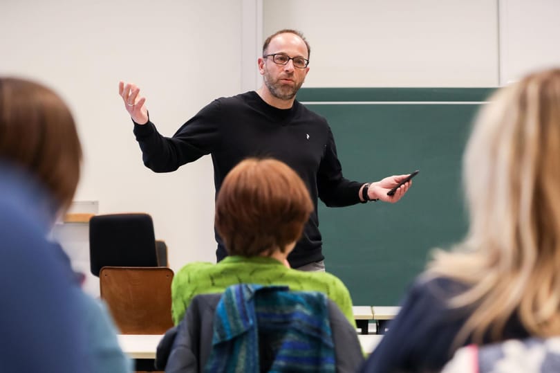 Megdöbbentő grafikon mutatja a „soha nem látott pedagógus-bérnövekedést”