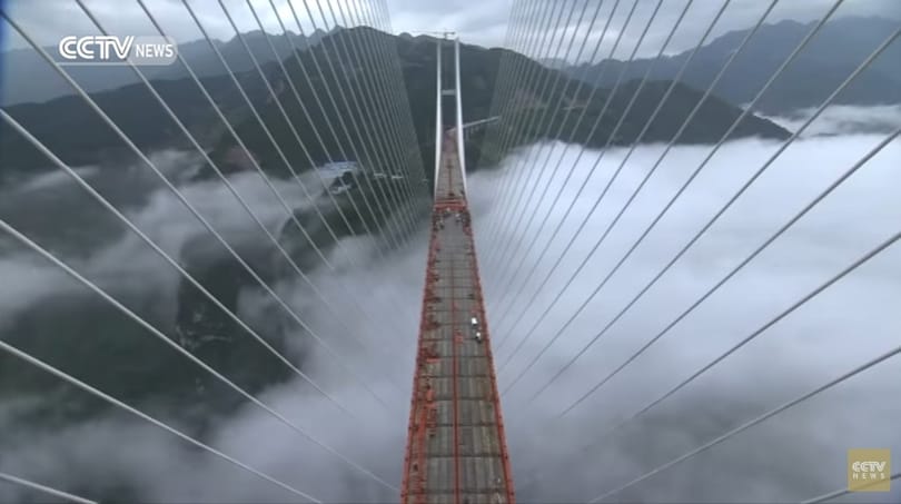 Átadták a világ legmagasabb függőhídját - videó